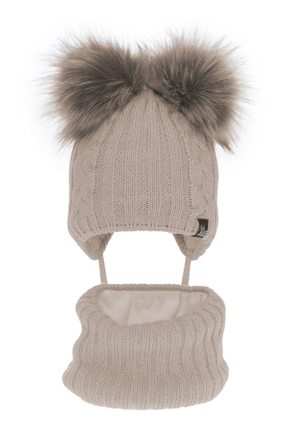 Зимний комплект для девочки: бежевая шапочка и труба с двумя помпонами Marlen
